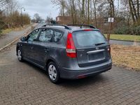 Gebraucht Hyundai i30 90 PS (66 kW) 2011 Grau Kombi