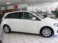 Gebraucht Mercedes B200 156 PS (114 kW) 2018 Weiß Kleinwagen