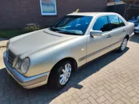 Gebraucht Mercedes E240 170 PS (125 kW) 1998 Gold Limousine