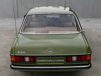 Gebraucht Mercedes 200 109 PS (80 kW) 1982 Grün Limousine