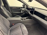 Gebraucht VW Passat R-line 272 PS (200 kW) 2024 Pure white Kombi