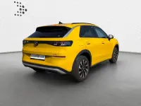 Gebraucht VW T-Roc Cabriolet Life 116 PS (85 kW) 2025 Canary yellow SUV