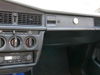 Gebraucht Mercedes 190 116 PS (85 kW) 1987 Limousine