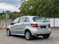 Gebraucht Mercedes B180 116 PS (85 kW) 2009 Silber Van / Kleinbus