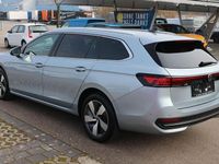 Gebraucht VW Passat Business 150 PS (110 kW) 2024 Silber Kombi