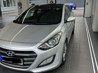 gebraucht Hyundai i30 Passion 1.6CRDi+Navi+Klima+Lenk.Heiz.+DSG+Pano+EU6