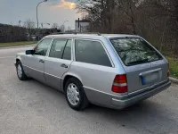 Gebraucht Mercedes E220 150 PS (110 kW) 1995 Silber Kombi