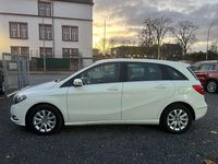 Gebraucht Mercedes B180 122 PS (89 kW) 2012 Weiß Van / Kleinbus