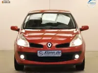 Używany Renault Clio III Initiale 111 KM (81 kW) 2006 Czerwony Sedan/Limuzyna