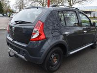 Gebraucht Dacia Sandero Stepway 84 PS (61 kW) 2011 Grau Kleinwagen