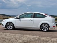 Gebraucht Ford Focus 101 PS (74 kW) 2009 Weiß Kleinwagen