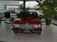 Brugt Mercedes E280 185 HK (136 kW) 1981 Rød Sedan