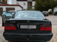 Gebraucht Mercedes E280 Avantgarde 204 PS (150 kW) 1999 Blau Limousine