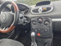 Gebraucht Renault Clio II 75 PS (55 kW) 2010 Rot Kleinwagen