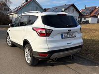 Gebraucht Ford Kuga Titanium 179 PS (131 kW) 2017 Weiß SUV