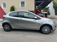 Gebraucht Mazda 2 75 PS (55 kW) 2011 Silber Kleinwagen