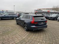 Gebraucht Volvo V60 Plus 349 PS (256 kW) 2022 Blau Kombi