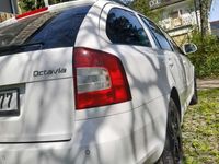 gebraucht Skoda Octavia Combi 2.0 TDI DPF Elegance