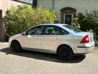 Gebraucht Ford Focus Ghia 101 PS (74 kW) 2005 Silber Limousine