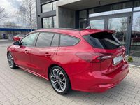 Gebraucht Ford Focus ST-Line X 155 PS (114 kW) 2025 Fantastic red metallic Kombi