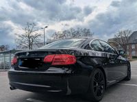 Gebraucht BMW 320 170 PS (125 kW) 2011 Schwarz Coupé