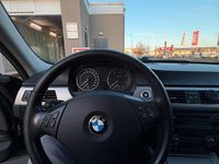 Gebraucht BMW 318 122 PS (89 kW) 2007 Schwarz Kombi