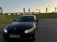 Gebraucht BMW 325 218 PS (160 kW) 2011 Schwarz Limousine