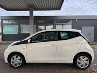 Gebraucht Toyota Aygo 69 PS (50 kW) 2016 Weiß Kleinwagen