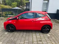 Gebraucht Toyota Aygo 69 PS (50 kW) 2016 Rot Kleinwagen
