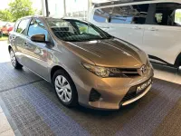 Gebraucht Toyota Auris Cool 99 PS (72 kW) 2012 Beige Kleinwagen