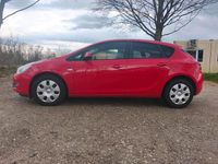 Gebraucht Opel Astra Edition 116 PS (85 kW) 2011 Rot Limousine