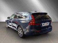 Gebraucht Volvo V60 Core 197 PS (144 kW) 2024 Blau metallic Kombi