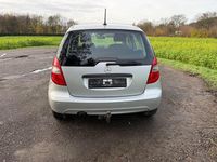 Gebraucht Mercedes A180 Elegance 109 PS (80 kW) 2011 Silber Van / Kleinbus