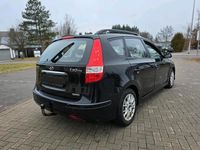 Gebraucht Hyundai i30 92 PS (67 kW) 2011 Schwarz Kombi