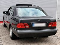 Gebraucht Mercedes E280 193 PS (141 kW) 1996 Limousine