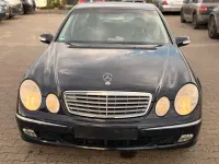 Gebraucht Mercedes E240 176 PS (129 kW) 2002 Blau Limousine