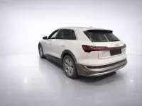 Gebraucht Audi e-tron Advanced Plus 300 kW (408 PS) 2021 Gletscherweiß metallic SUV