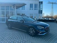 Gebraucht Mercedes E400 Avantgarde 330 PS (242 kW) 2022 Metalliclack nautikblau Kombi