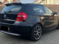 Gebraucht BMW 118 143 PS (105 kW) 2007 Schwarz Kleinwagen