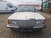 Gebraucht Mercedes 230 136 PS (100 kW) 1981 Weiß Coupé