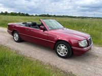 Second-hand Mercedes E320 220 CP (161 kW) 1994 Roșu Cabrio