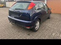 Second-hand Ford Focus 100 CP (73 kW) 1999 Albastru Hatchback