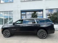 Neu Chevrolet Suburban 426 PS (313 kW) 2025 Schwarz SUV