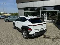Gebraucht Hyundai Kona Trend 120 PS (88 kW) 2024 Serenity white / mic (weiss) SUV