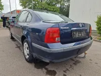 Second-hand VW Passat 101 CP (74 kW) 1998 Albastru Berlinǎ