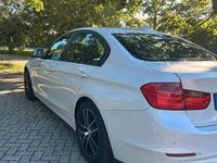 Gebraucht BMW 320 184 PS (135 kW) 2013 Weiß Limousine