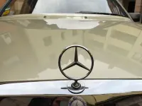 Brugt Mercedes E230 136 HK (100 kW) 1985 Grøn Sedan