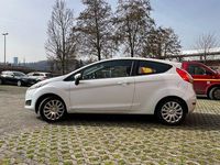 Gebraucht Ford Fiesta Trend 60 PS (44 kW) 2013 Weiß Kleinwagen