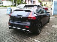Gebraucht Volvo V40 Momentum 120 PS (88 kW) 2015 Onyx black / metallic Kombi