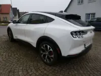 Gebraucht Ford Mustang Mach-E 258 kW (351 PS) 2021 Starweiß metallic SUV